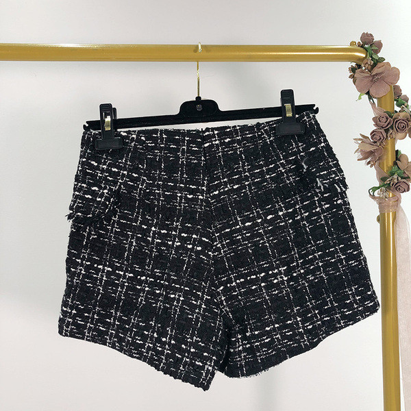 Fekete kockás rövidnadrág gombokkal