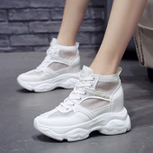 Sport-alkalmi női tornacipő hálós és durva talppal, három színben