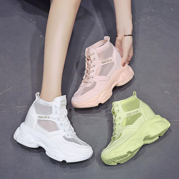 Sport-alkalmi női tornacipő hálós és durva talppal, három színben