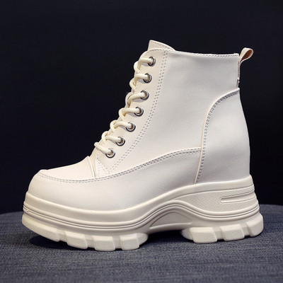 Alkalmi női csizma durva és magas talppal, két színben