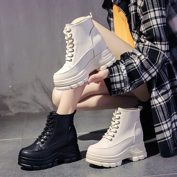 Alkalmi női csizma durva és magas talppal, két színben