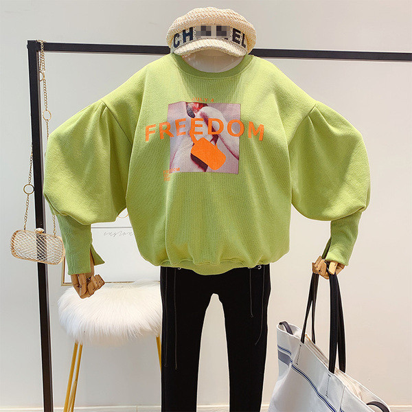 Széles modell női blúz rátéttel több színben