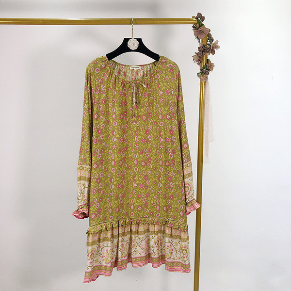 Női tavaszi-őszi ruha hosszú ujjal - széles modell