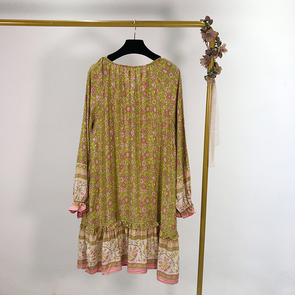 Női tavaszi-őszi ruha hosszú ujjal - széles modell