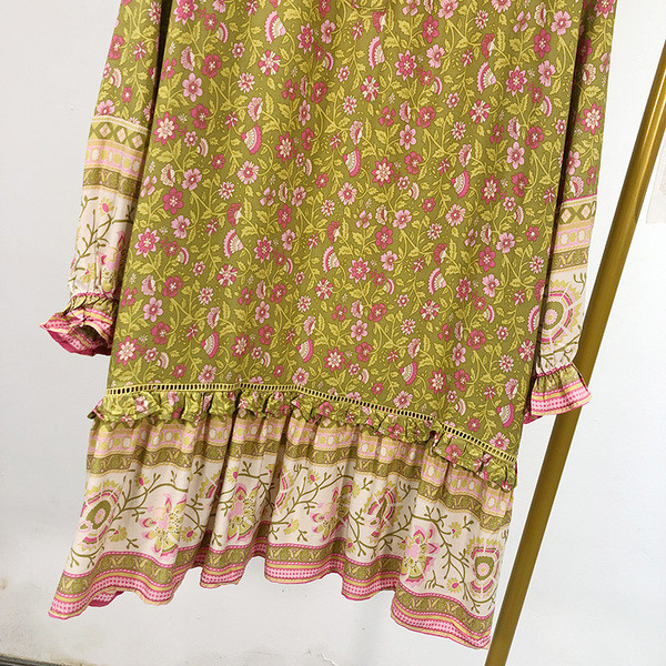 Női tavaszi-őszi ruha hosszú ujjal - széles modell