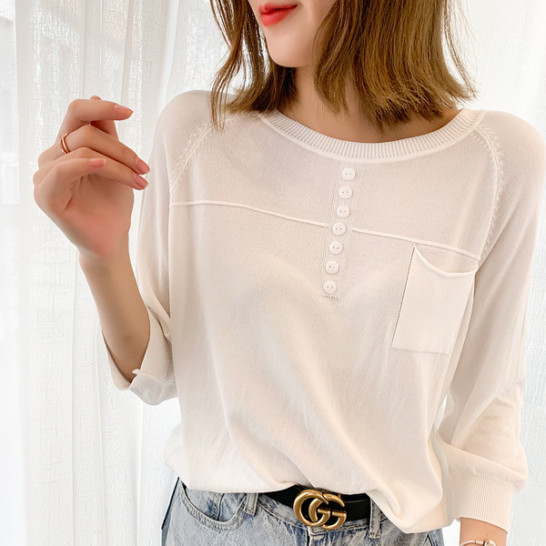 Női blúz kerek nyakkivágással és gombokkal, három színben