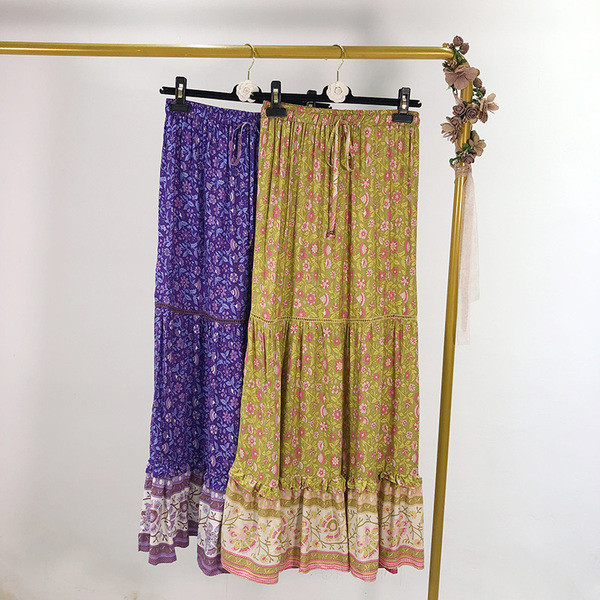 Hosszú szoknya szabásminta két színben és virágmintás