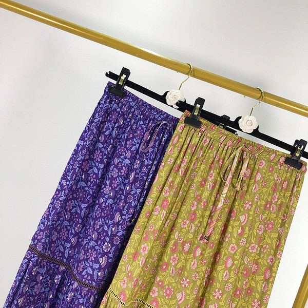 Hosszú szoknya szabásminta két színben és virágmintás