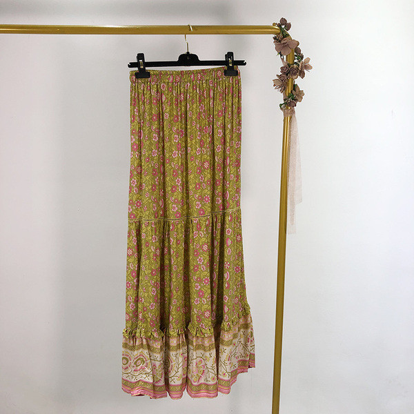 Hosszú szoknya szabásminta két színben és virágmintás