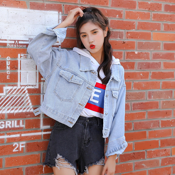 Női alkalmi rövid farmerdzseki világoskék színben