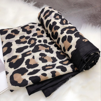 Aktuális leopárdmintás női sál két színben