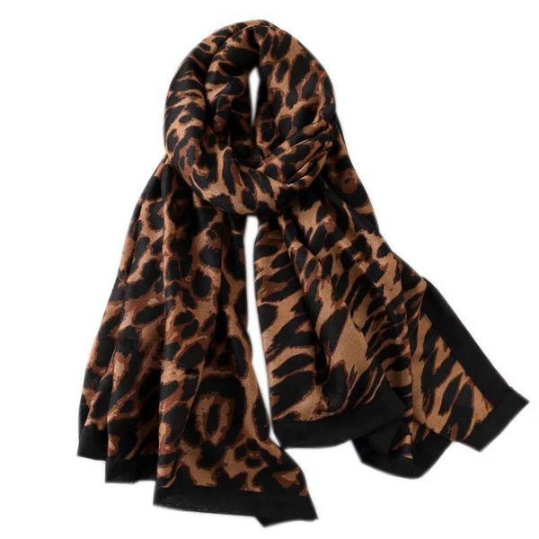 Aktuális leopárdmintás női sál két színben
