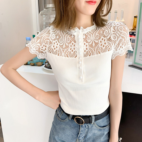 Bluză de damă modernă cu dantelă și nasturi în alb și negru