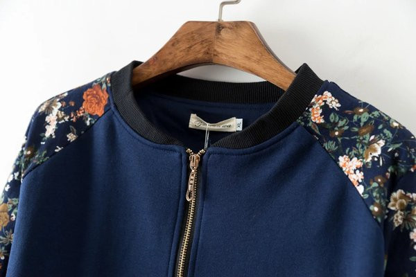 Nappali női pulóver cipzárral és virágmintával, két színben