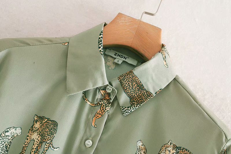 Cămașă modernă de damă cu model animal și efect strălucitor