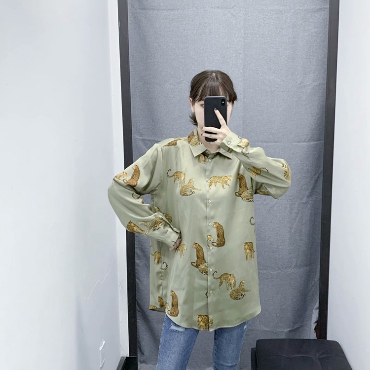 Cămașă modernă de damă cu model animal și efect strălucitor