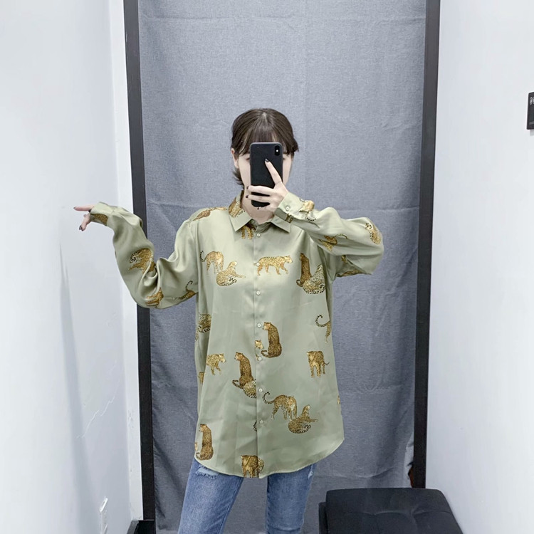 Cămașă modernă de damă cu model animal și efect strălucitor