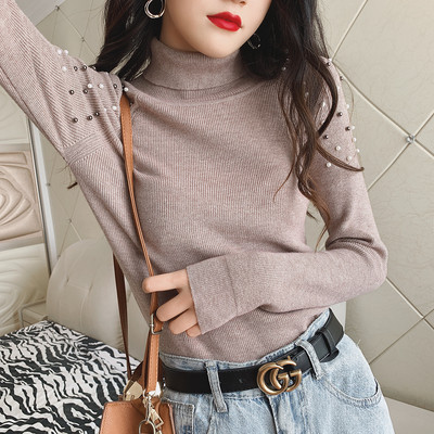 Modern női pulóver gyöngyökkel és magas gallérral