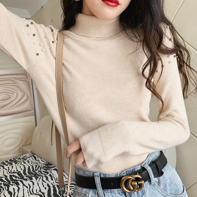 Modern női pulóver gyöngyökkel és magas gallérral