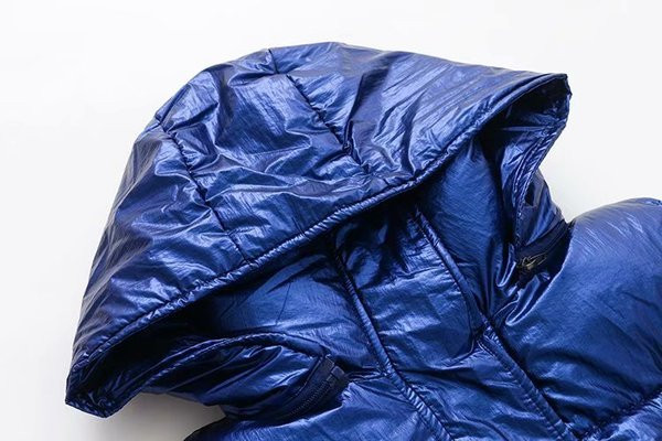 Lezser női mellény kapucnival és zsebbel, két színben