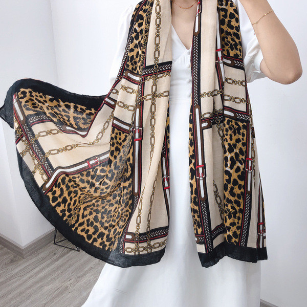 Esarfa de dama de toamna cu model colorat in maro si bej