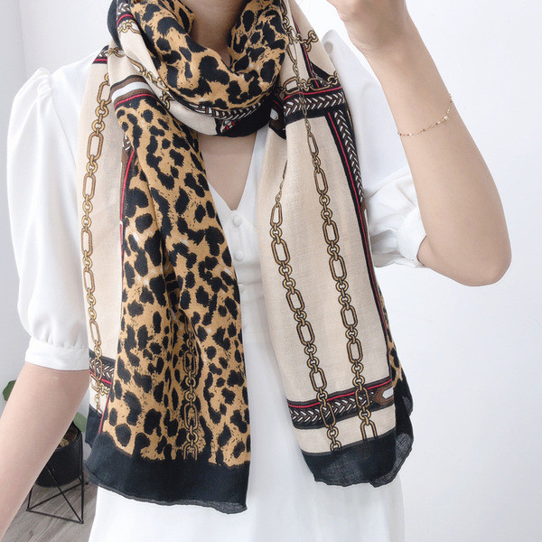 Esarfa de dama de toamna cu model colorat in maro si bej