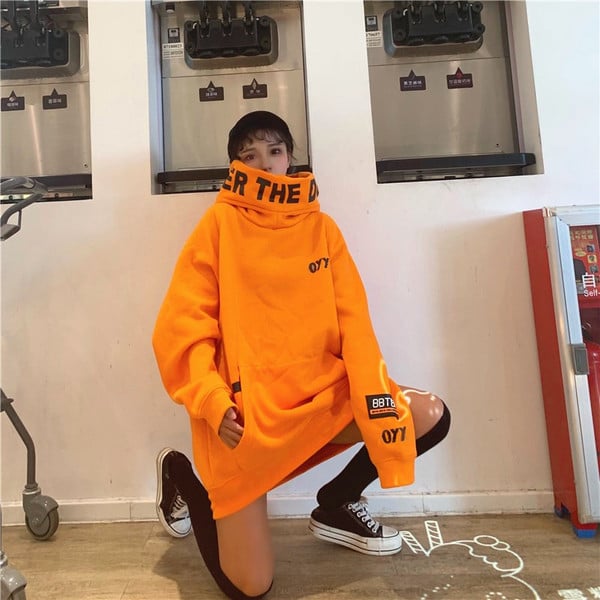 Női hosszú pulóver magas gallérral, két színben