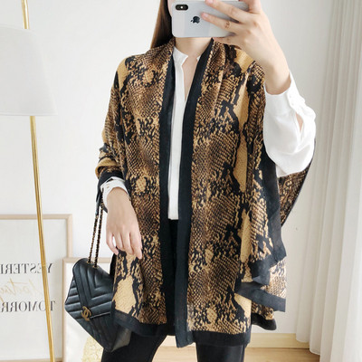 Karcsú, állatmintás női sál két színben