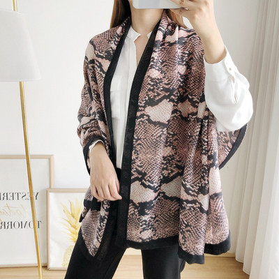 Karcsú, állatmintás női sál két színben