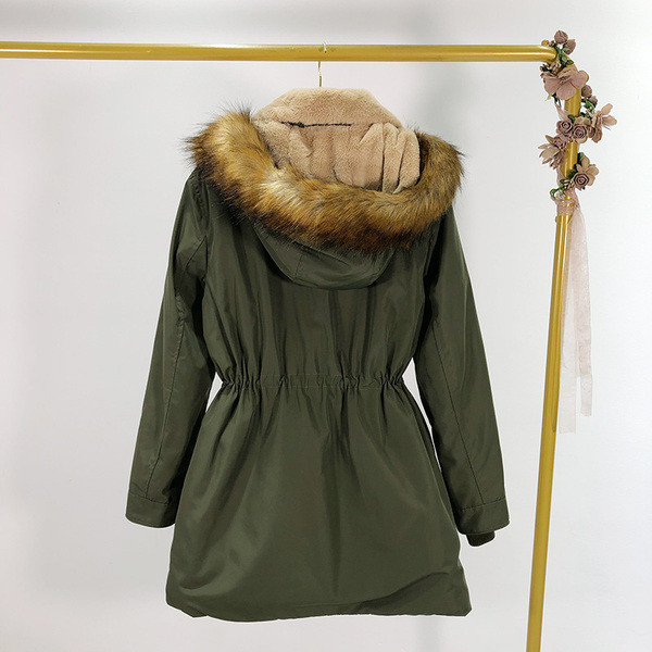 Μακρύ γυναικείο μπουφάν με ζεστή επένδυση σε πράσινο και μαύρο χρώμα