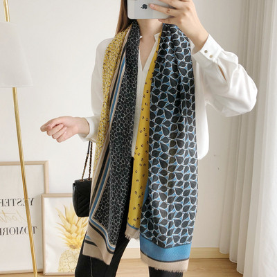 Esarfa moderna de dama cu forma dreptunghiulara in trei culori