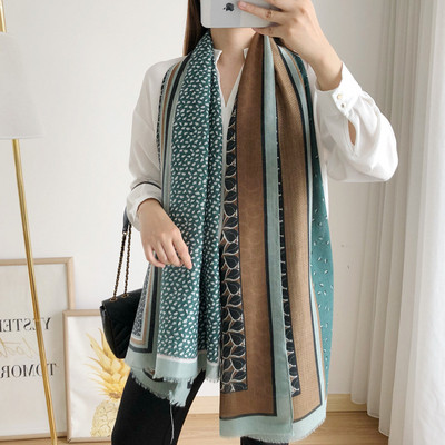 Esarfa moderna de dama cu forma dreptunghiulara in trei culori