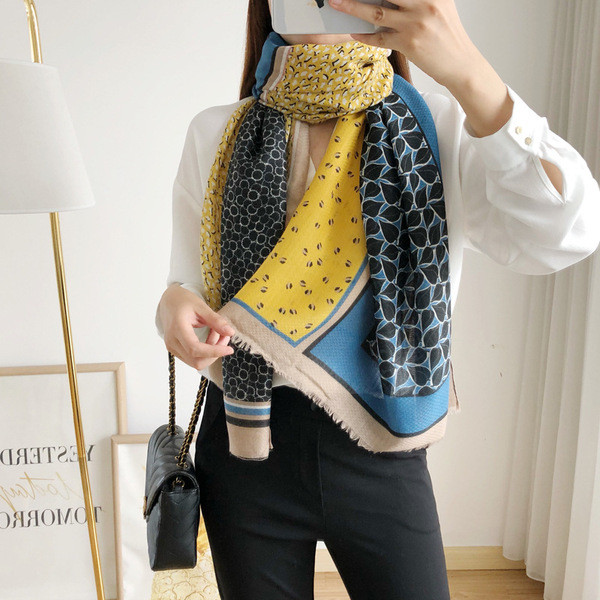 Esarfa moderna de dama cu forma dreptunghiulara in trei culori