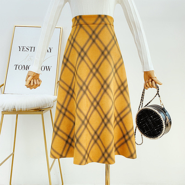 Modern női szoknya magas derékkal, fehér és sárga színben