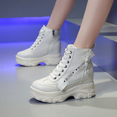 Modern női őszi tornacipő magas talppal, fehér és fekete színben