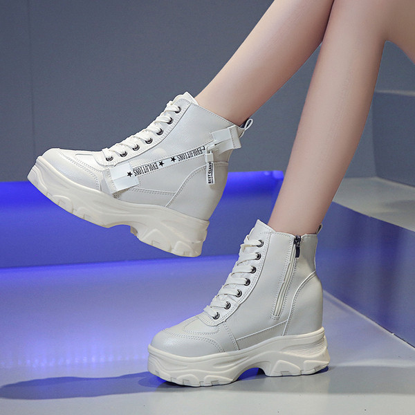 Modern női őszi tornacipő magas talppal, fehér és fekete színben