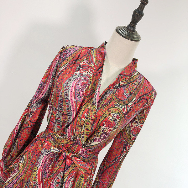 Rochie cu croi lung cu cravate in talie si model colorat