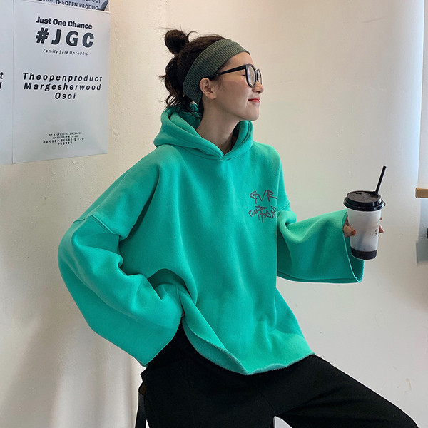 Női napi pulóver három színben kapucnival és feliratokkal