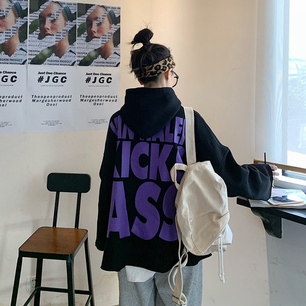 Női napi pulóver három színben kapucnival és feliratokkal