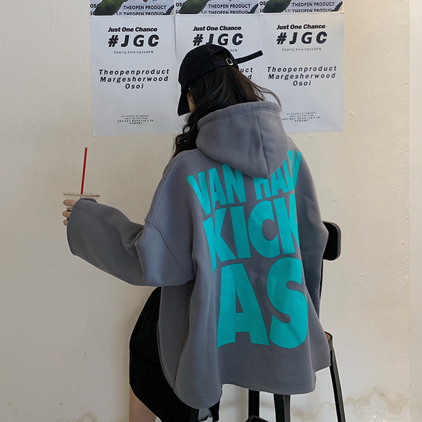 Női napi pulóver három színben kapucnival és feliratokkal