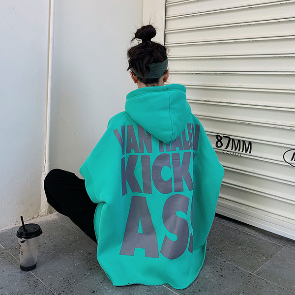 Női napi pulóver három színben kapucnival és feliratokkal