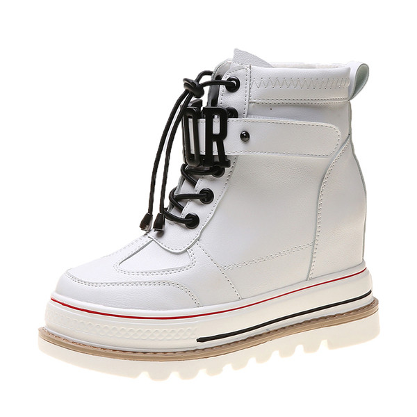 Női bőr tornacipő magas talppal és fűzővel fehér és fekete színben