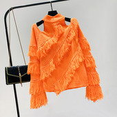 Modern női pulóver pólógallérral és csupasz vállakkal, több színben