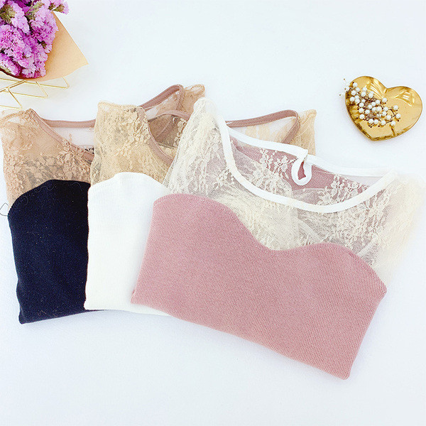 Modern női blúz csipke elemekkel, három különböző színben