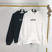 Napi sport pulóver fehér és fekete színben felirattal