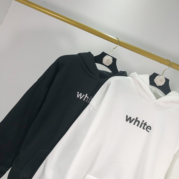 Napi sport pulóver fehér és fekete színben felirattal