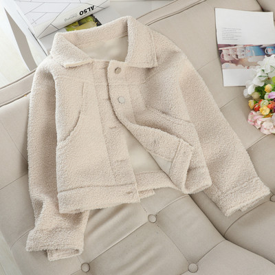 Rövid női kabát gombokkal, többféle színben