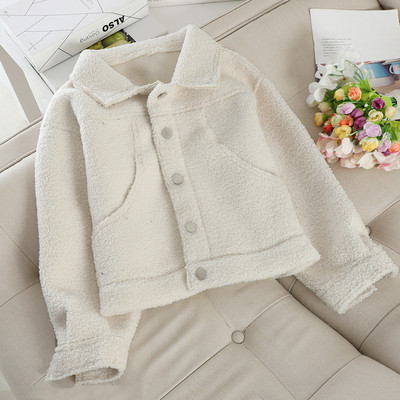 Rövid női kabát gombokkal, többféle színben