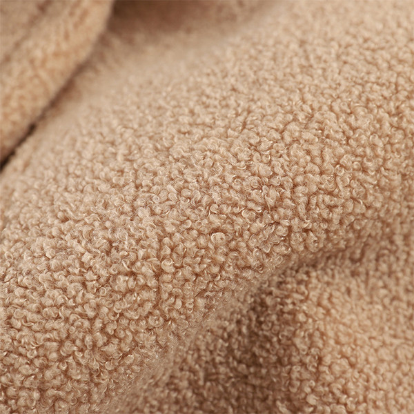 Rövid női kabát gombokkal, többféle színben