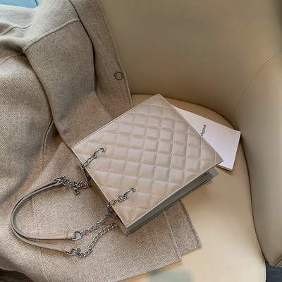 Geantă de mână pătrată elegantă, cu mânere lungi, în negru, maro și bej